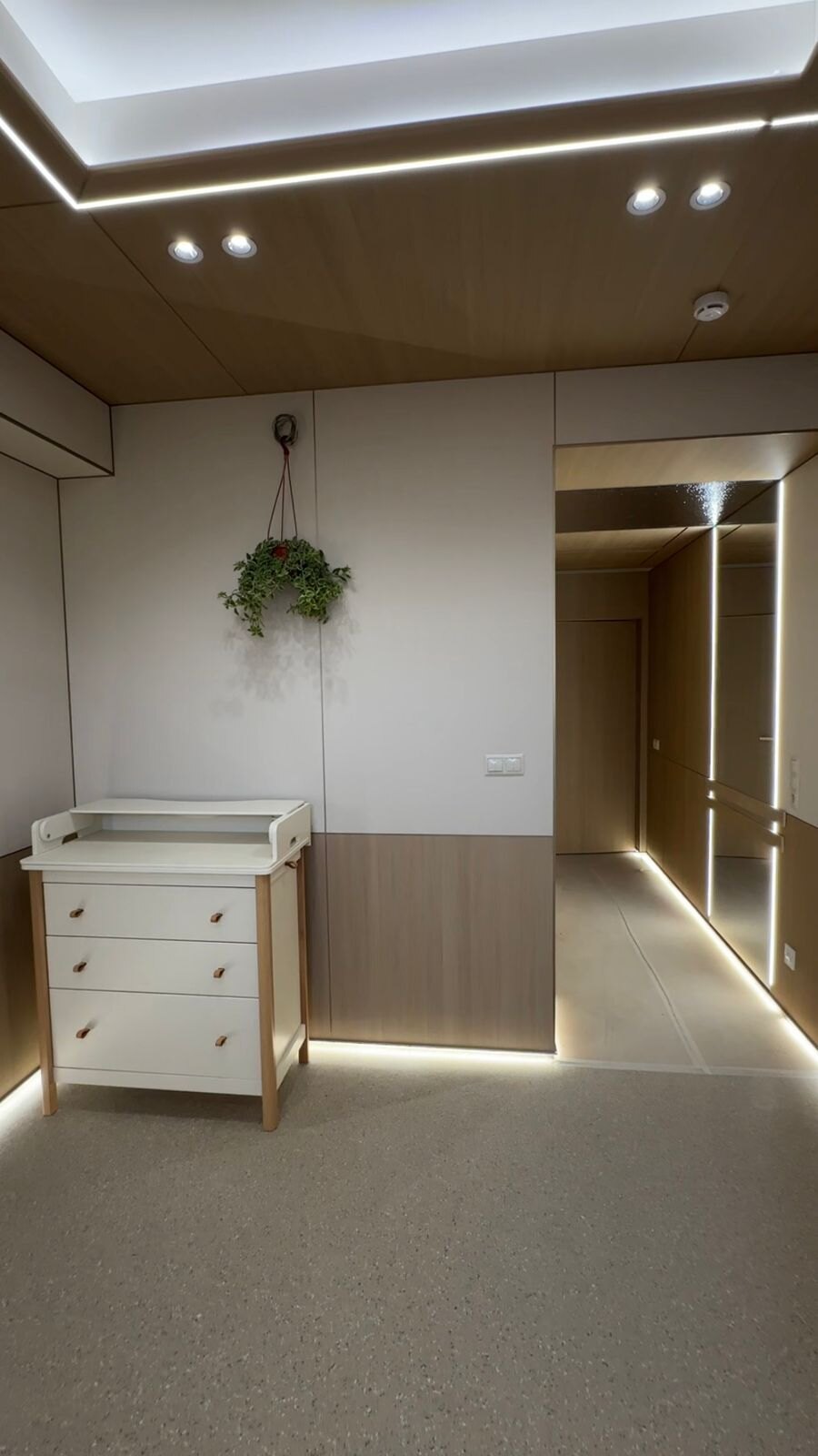 Wall finish in the VIP hospital room