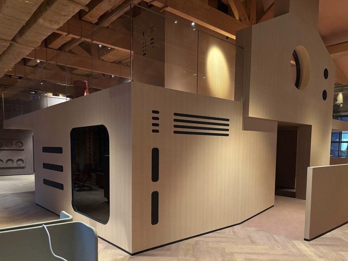 Completed Moscow office interior with SHENLI wall panels